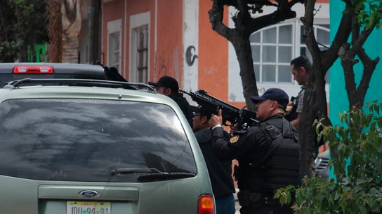 Agentes de la policía estatal y Fiscalía del Estado de Jalisco montan un operativo en el municipio de Tlaquepaque (Jalisco) Agentes de la policía estatal y Fiscalía del Estado de Jalisco montan un operativo en el municipio de Tlaquepaque (Jalisco)