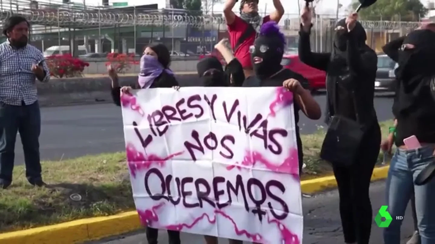 Mujeres mexicanas salen a la calle para protestar contra los crímenes machistas Violencia machista latinoamerica
