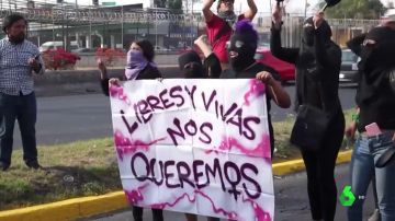 Mujeres mexicanas salen a la calle para protestar contra los crímenes machistas 