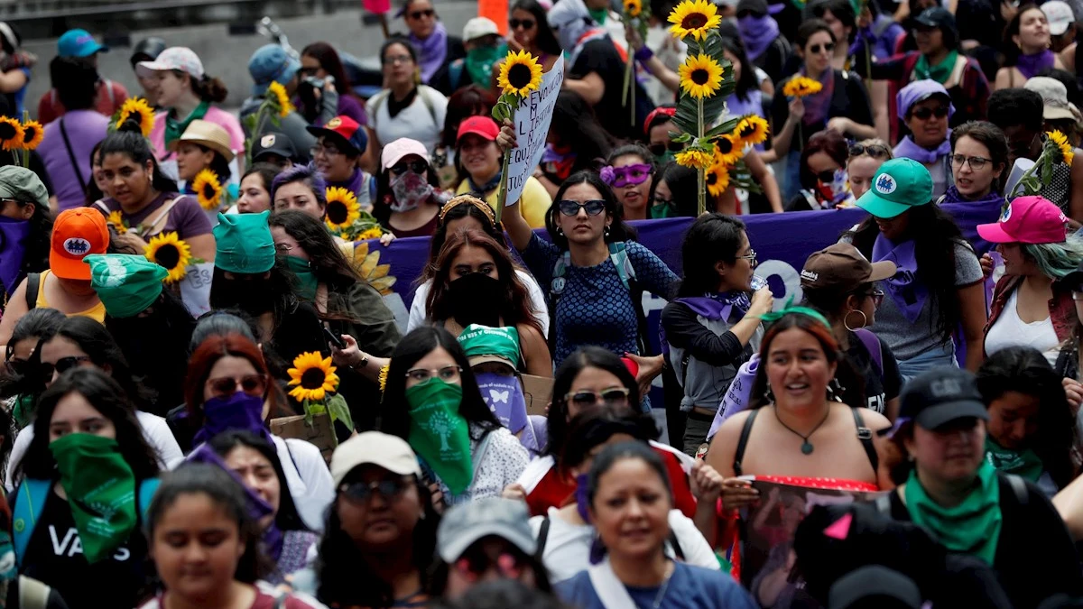 Miles de mujeres participan en la marcha del Día Internacional de la mujer en Guatemala