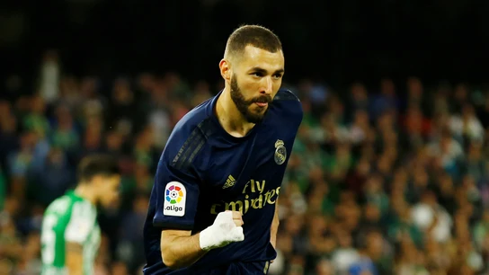Benzema celebra un gol ante el Betis Benzema celebra un gol ante el Betis