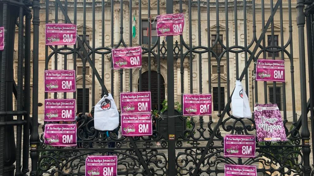 Carteles reivindicativos de huelga feminista de 2019