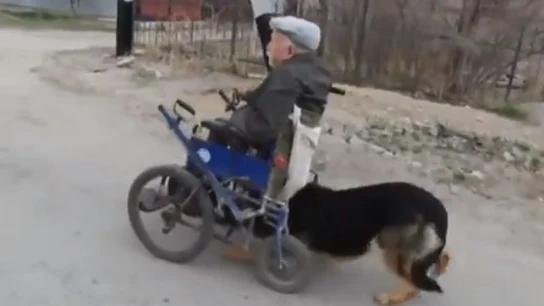 Anatoly Derbenev, junto a su perro Magnus Anatoly Derbenev, junto a su perro Magnus