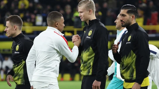 Pasamanos entre jugadores del PSG y BVB Pasamanos entre jugadores del PSG y BVB