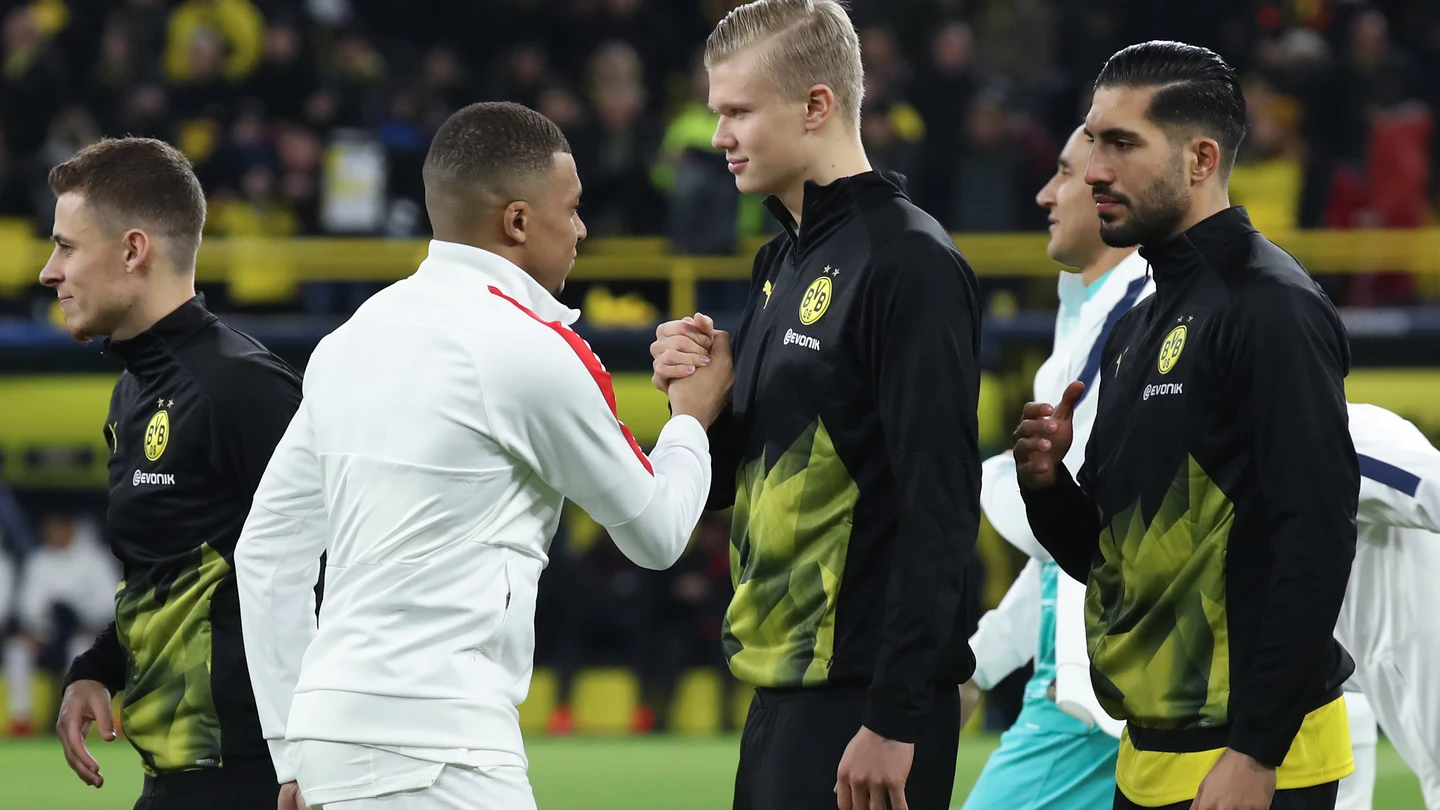 Pasamanos entre jugadores del PSG y BVB Pasamanos entre jugadores del PSG y BVB