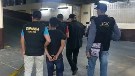 Capturan a un hombre en Guatemala cuando enterraba a niña de 14 años Capturan a un hombre en Guatemala cuando enterraba a niña de 14 años