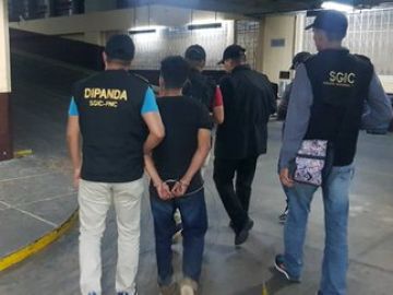 Capturan a un hombre en Guatemala cuando enterraba a niña de 14 años Capturan a un hombre en Guatemala cuando enterraba a niña de 14 años