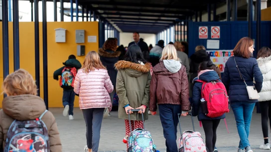 Los profesores de Madrid tendrán que seguir acudiendo a los centros educativos a pesar del cierre por coronavirus Los profesores de Madrid tendrán que seguir acudiendo a los centros educativos a pesar del cierre por coronavirus