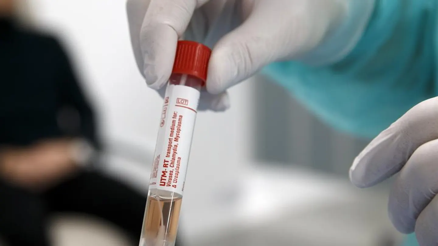 Muestra de una persona sospechosa de estar infectada con el coronavirus Muestra de una persona sospechosa de estar infectada con el coronavirus