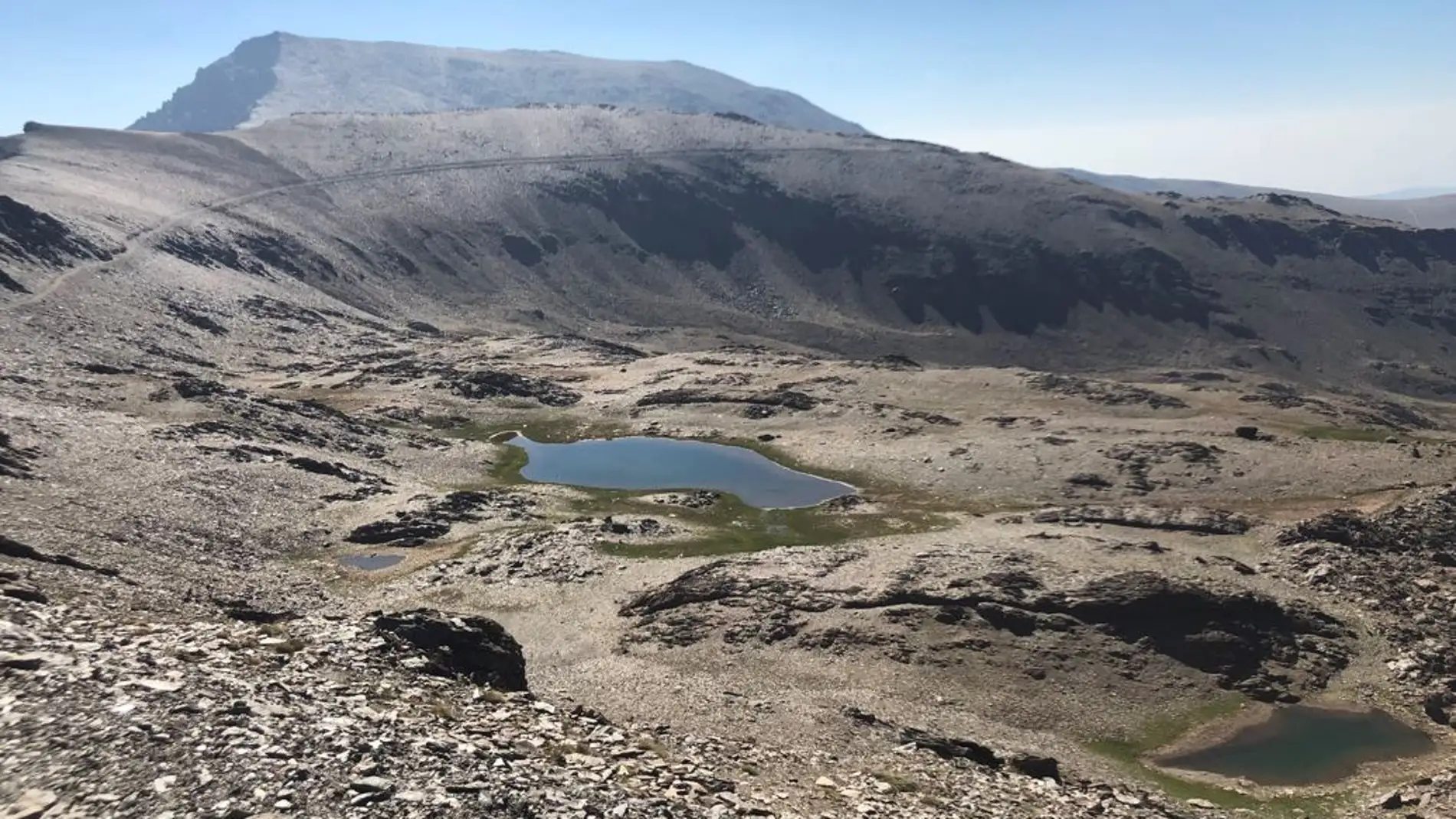 Laguna en Sierra Nevada