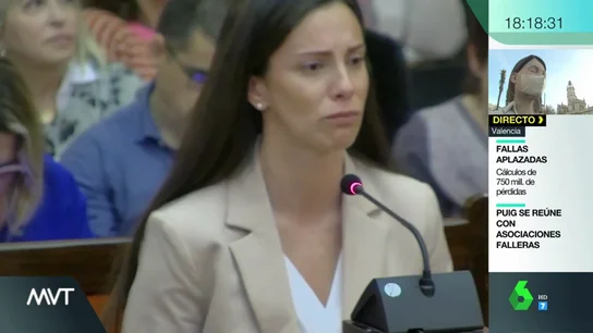 Rosa Peral culpa al otro acusado del crimen de la Guardia Urbana: "Estaba aterrorizada, se levantó la camiseta y me enseñó la pistola" Rosa Peral culpa al otro acusado del crimen de la Guardia Urbana: "Estaba aterrorizada, se levantó la camiseta y me enseñó la pistola"