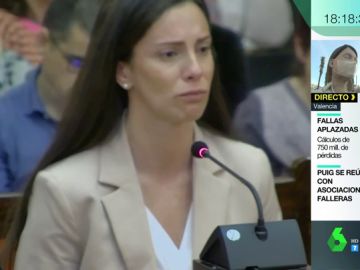 Rosa Peral culpa al otro acusado del crimen de la Guardia Urbana: "Estaba aterrorizada, se levantó la camiseta y me enseñó la pistola" Rosa Peral culpa al otro acusado del crimen de la Guardia Urbana: "Estaba aterrorizada, se levantó la camiseta y me enseñó la pistola"