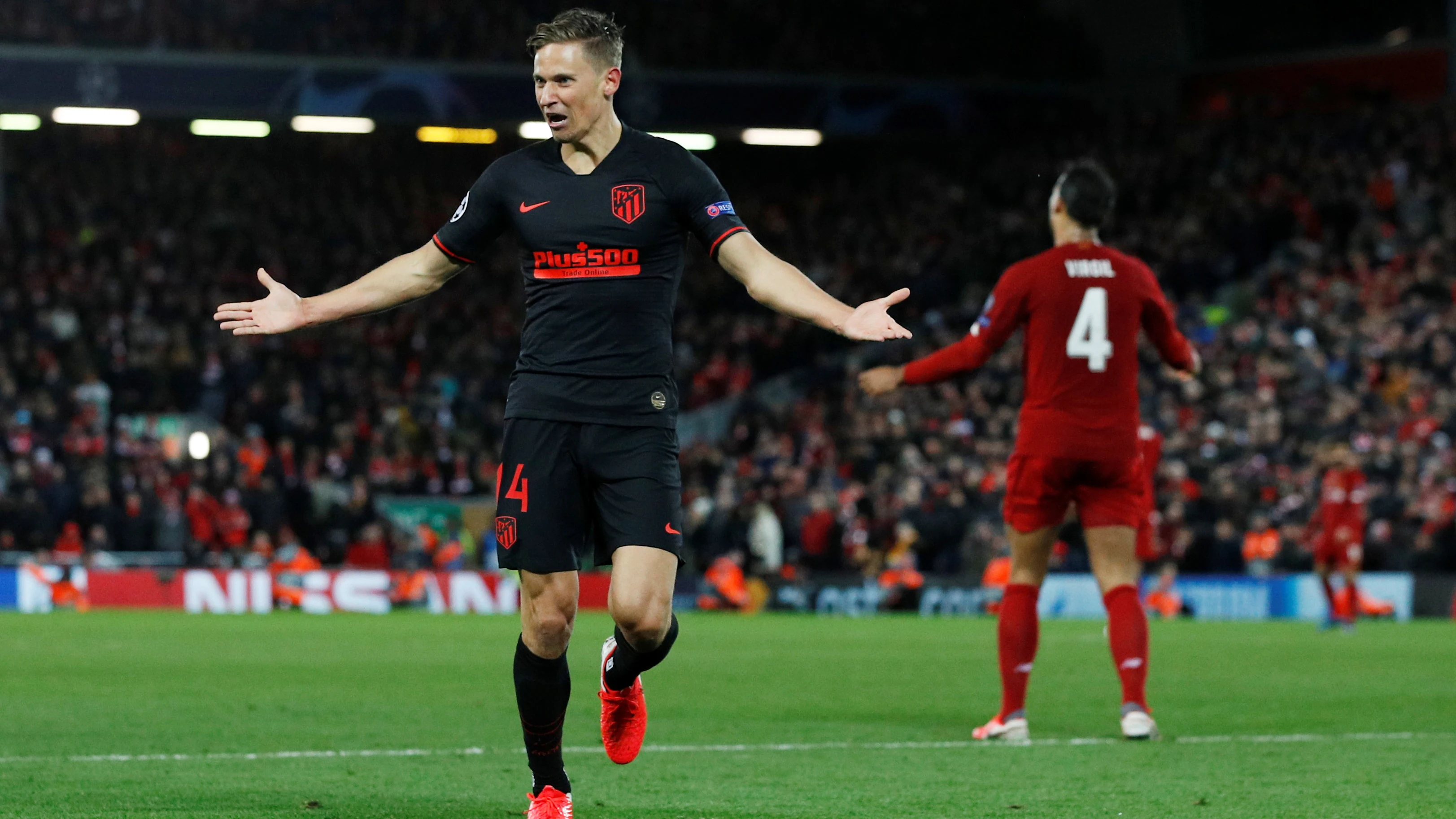 Marcos Llorente celebra su gol con el Atlético