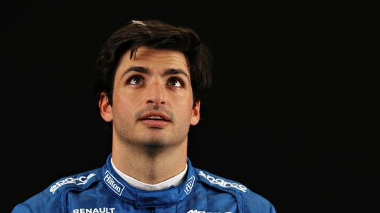 Carlos Sainz mira al cielo Carlos Sainz mira al cielo