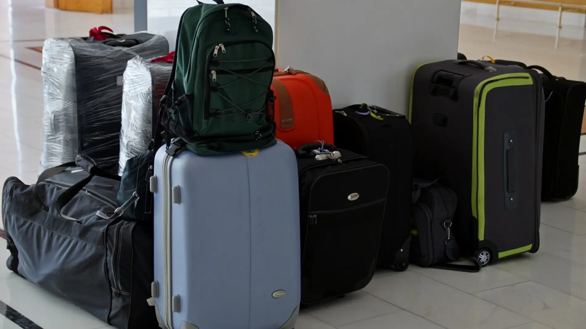 Resaltar cruzar violento Unclaimed Baggage', la tienda online que vende equipaje perdido