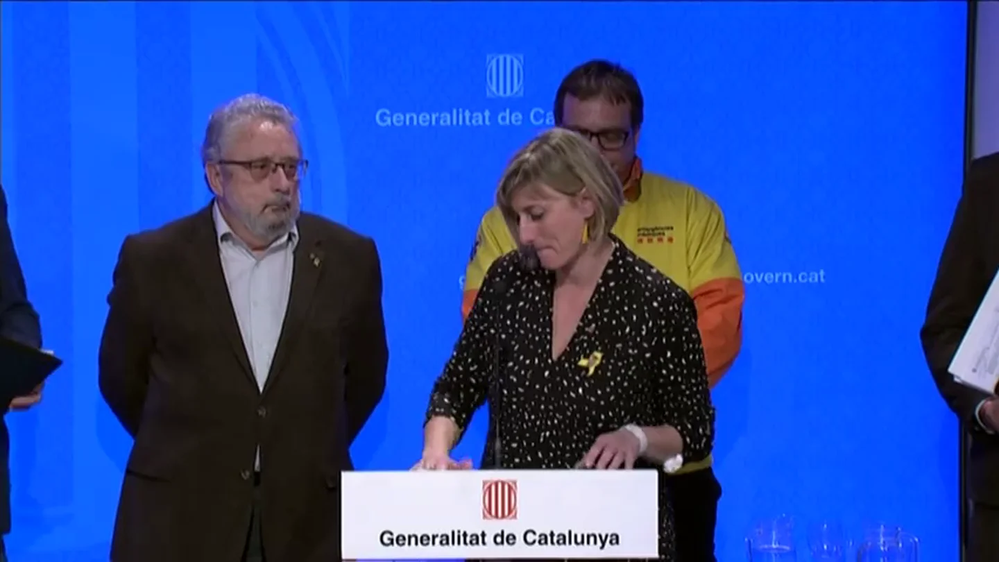 La consejera de Salud de Cataluña rompe a llorar al anunciar el aislamiento de sus hijos: "Un abrazo muy grande" La consejera de Salud de Cataluña rompe a llorar al anunciar el aislamiento de sus hijos: "Un abrazo muy grande"