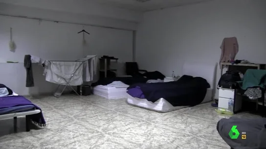 Las deplorables condiciones de los trabajadores de la fábrica ilegal de Seseña: "Vivían en régimen de semiesclavitud" Las deplorables condiciones de los trabajadores de la fábrica ilegal de Seseña: "Vivían en régimen de semiesclavitud"