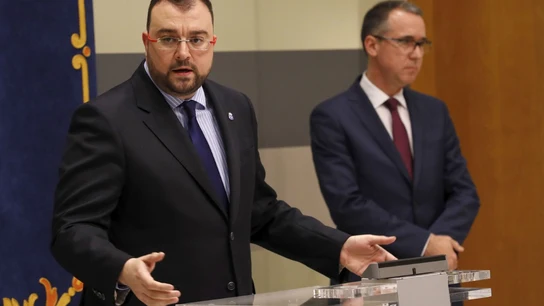 Adrián Barbón y Pablo Fernández El Gobierno asturiano cierra todos los centros educativos