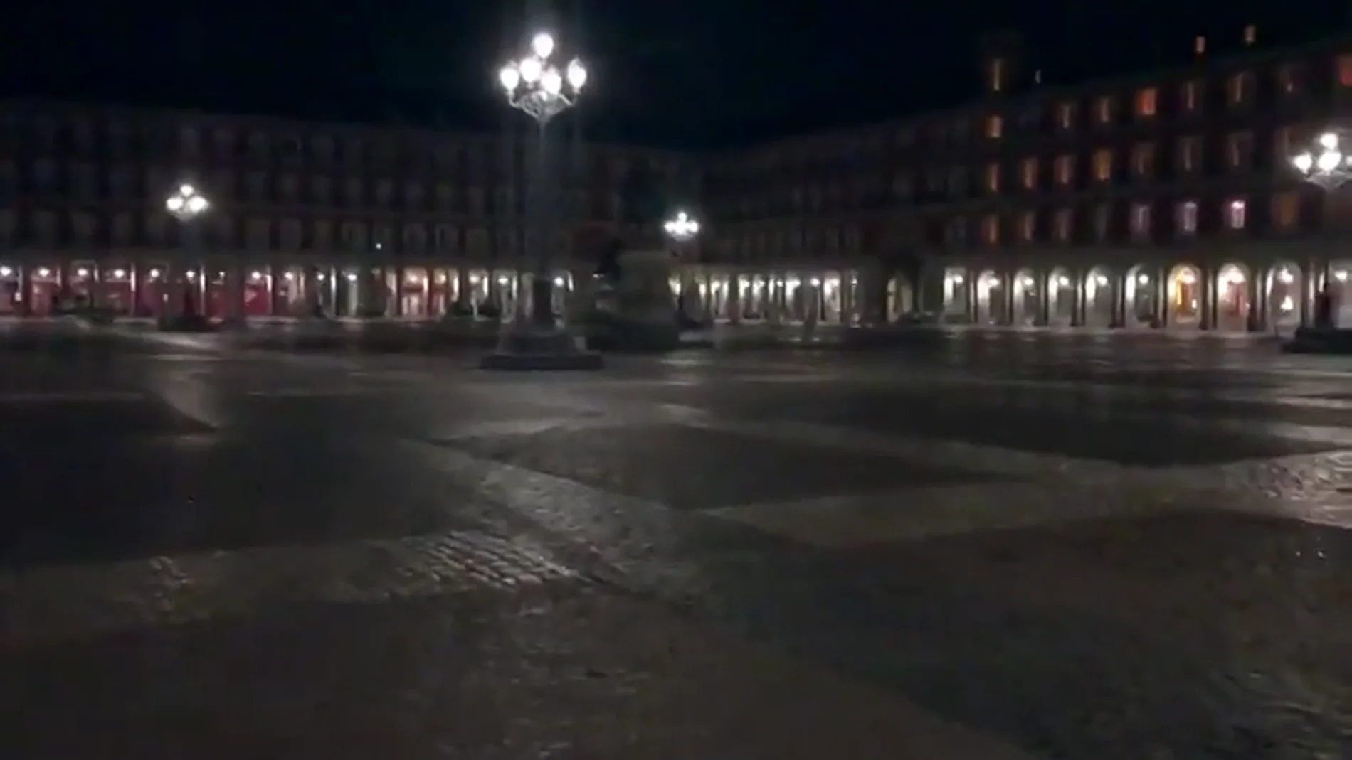  Madrid, desierta y sumida en el silencio: las impactantes imágenes de una ciudad aislada por el coronavirus