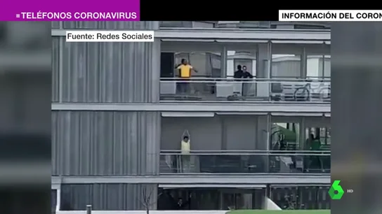 De los 'balcones conciertos' al bingo a gritos: así pasa el tiempo una España aislada por el coronavirus De los 'balcones conciertos' al bingo a gritos: así pasa el tiempo una España aislada por el coronavirus
