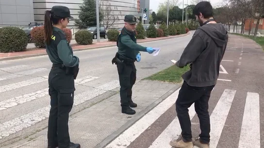 Así actúa la Guardia Civil para asegurar el confinamiento Así actúa la Guardia Civil para asegurar el confinamiento