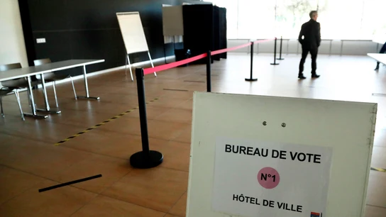 Un colegio electoral, listo para las elecciones municipales en Francia Un colegio electoral, listo para las elecciones municipales en Francia