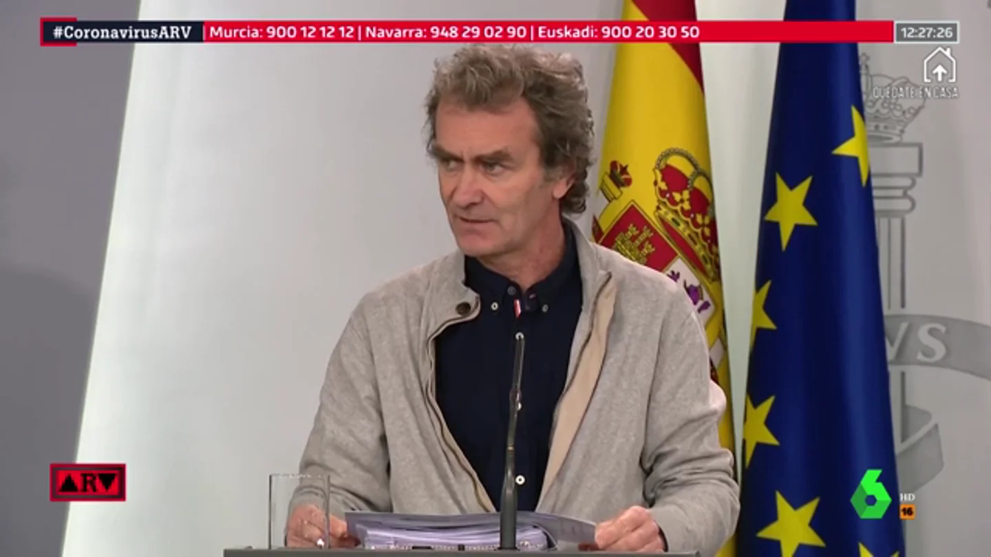Fernando Simón: "No es necesario dejar los zapatos fuera de casa por el coronavirus" Fernando Simón: "No es necesario dejar los zapatos fuera de casa por el coronavirus"