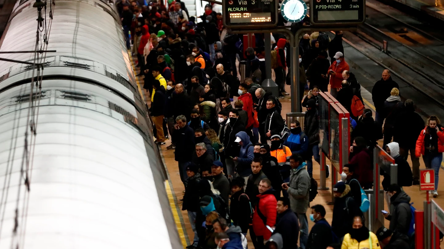 Aglomeraciones en Atocha a primera hora de este martes Aglomeraciones en Atocha a primera hora de este martes