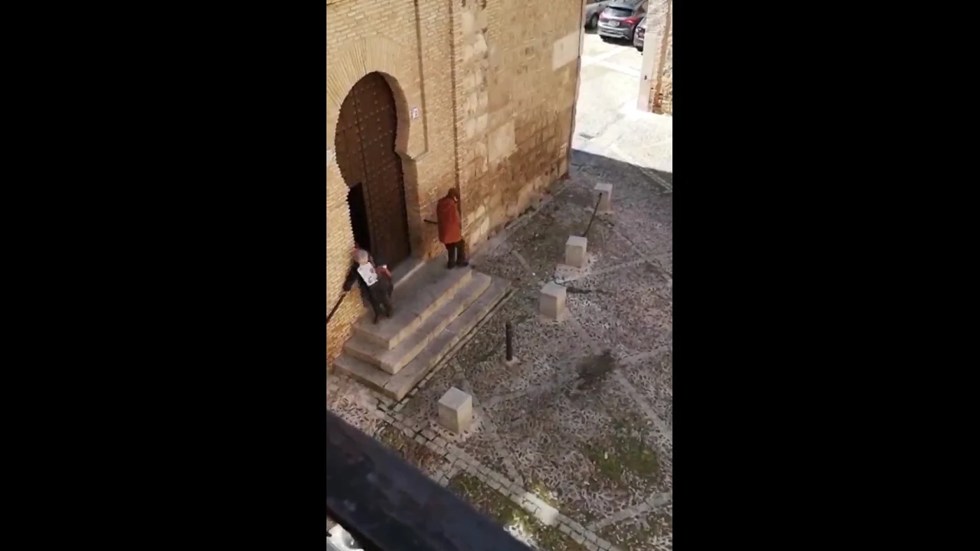 Vecinas de un pueblo de Toledo se saltan el confinamiento para ir a misa