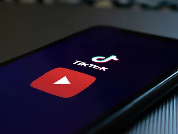 TikTok y YouTube TikTok y YouTube