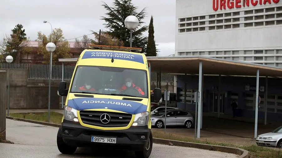 Una ambulancia en las inmediaciones del Hospital Santa Bárbara de Soria