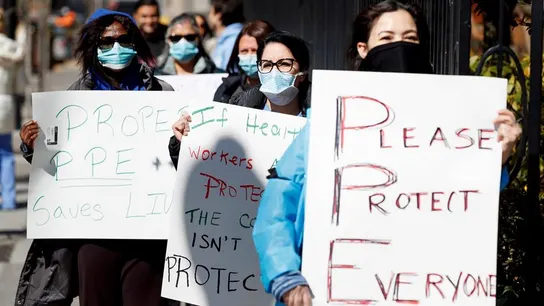 Huelga de sanitarios a las puertas del Hospital Montefiore para exigir material para poder tratar a los enfermos con coronavirus. Huelga de sanitarios a las puertas del Hospital Montefiore para exigir material para poder tratar a los enfermos con coronavirus.