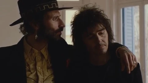 Leiva y Rubén Pozo, juntos en el videoclip de 'Mi pequeño chernóbil'