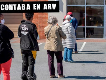Fila para comprar gel desinfectante en EEUU Fila para comprar gel desinfectante en EEUU
