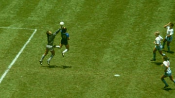 'El gol de Dios' de Maradona frente a Inglaterra en México'86