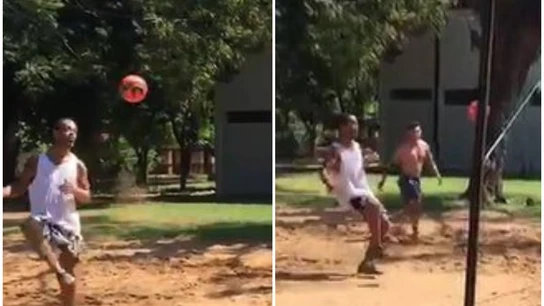 Ronaldinho, en un partido de futvoley Ronaldinho, en un partido de futvoley
