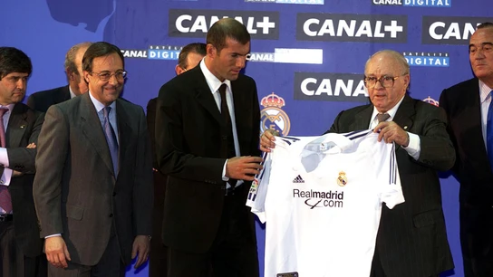 Zidane, en su presentación con el Real Madrid Zidane, en su presentación con el Real Madrid