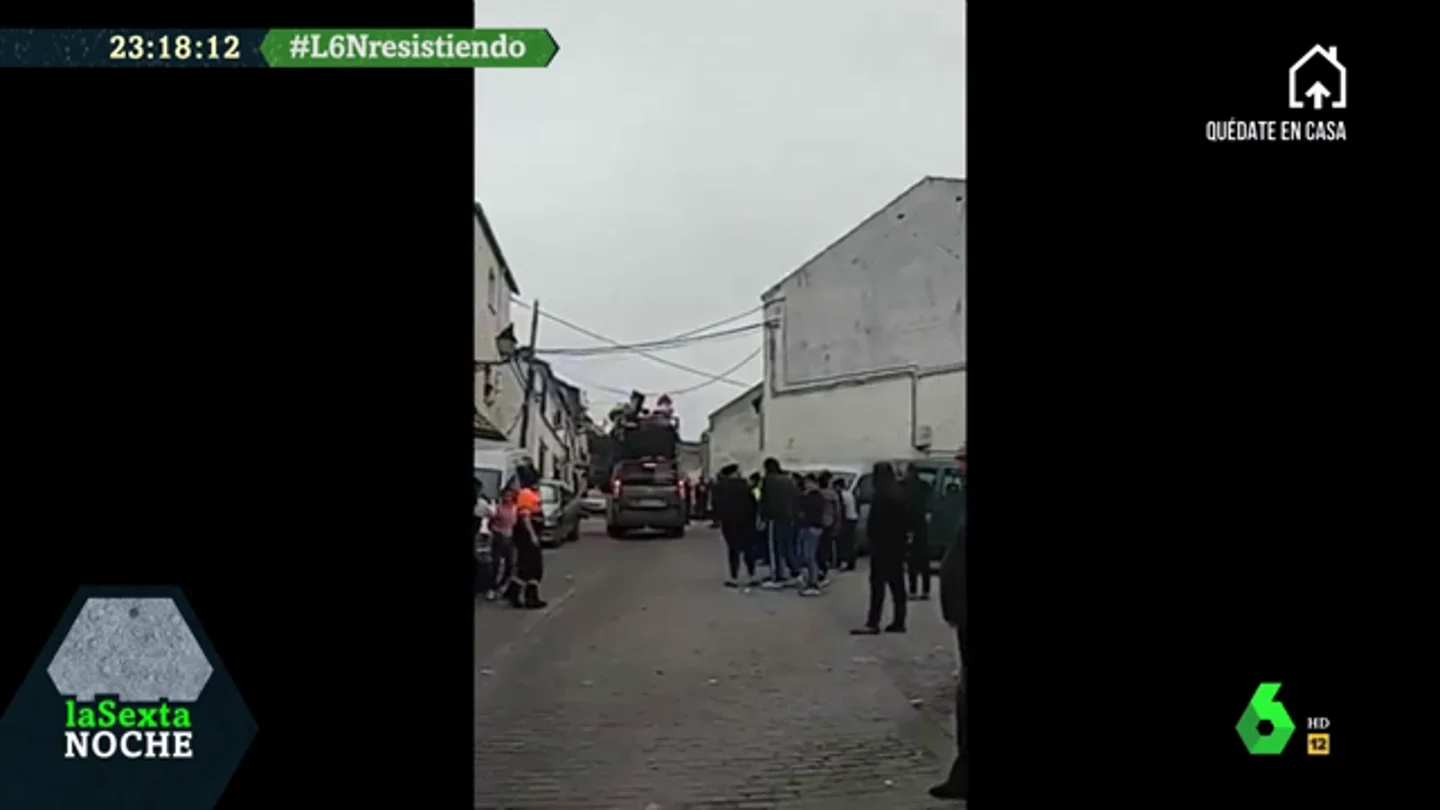 Vecinos de Beas de Segura (Jaén) se saltan el confinamiento para celebrar una fiesta en la calle Vecinos de Beas de Segura (Jaén) se saltan el confinamiento para celebrar una fiesta en la calle