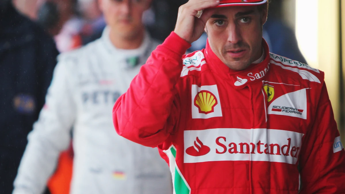 Fernando Alonso, por delante de Michael Schumacher