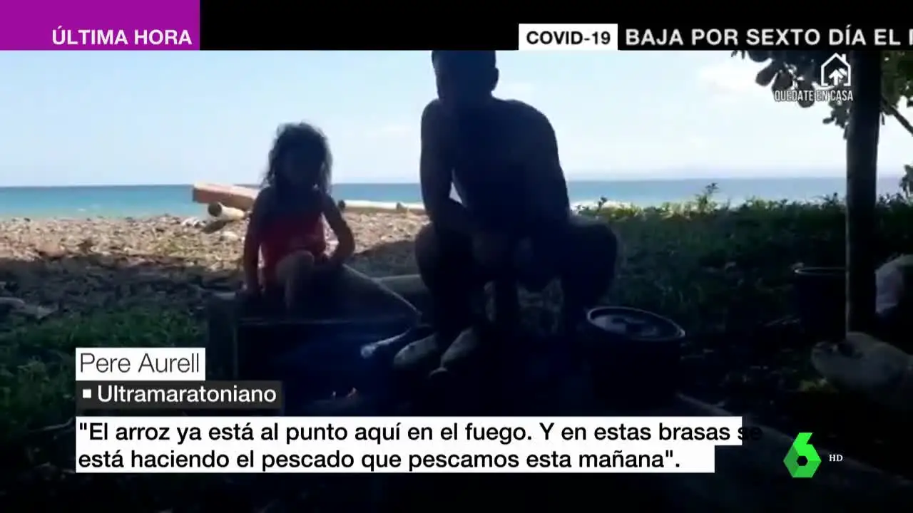 Una familia, atrapada en una playa.