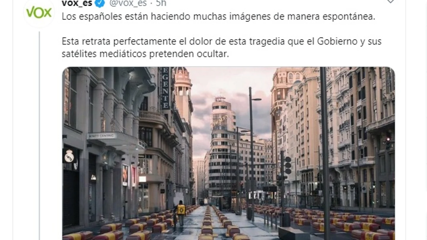 Vox desata la polémica al compartir un montaje de la Gran Vía llena de féretros Vox desata la polémica al compartir un montaje de la Gran Vía llena de féretros