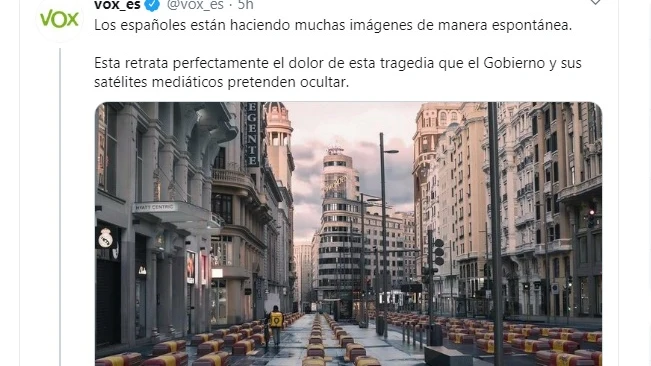 Vox desata la polémica al compartir un montaje de la Gran Vía llena de féretros