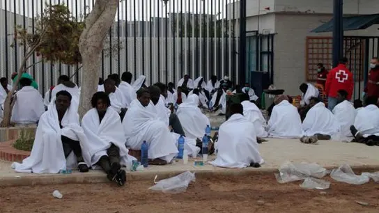 Un grupo de migrantes logra saltar la valla de Melilla Un grupo de migrantes logra saltar la valla de Melilla