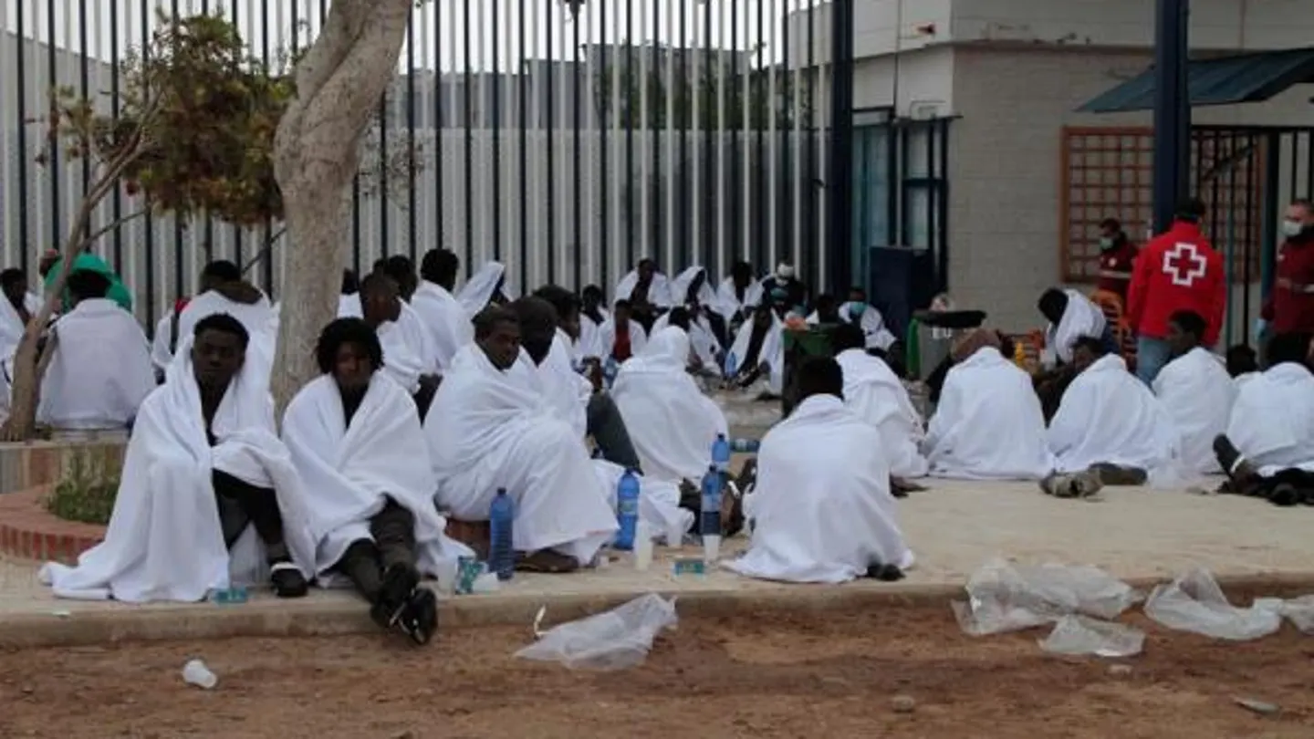 Un grupo de migrantes logra saltar la valla de Melilla Un grupo de migrantes logra saltar la valla de Melilla
