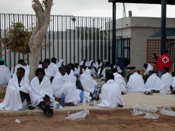Un grupo de migrantes logra saltar la valla de Melilla Un grupo de migrantes logra saltar la valla de Melilla