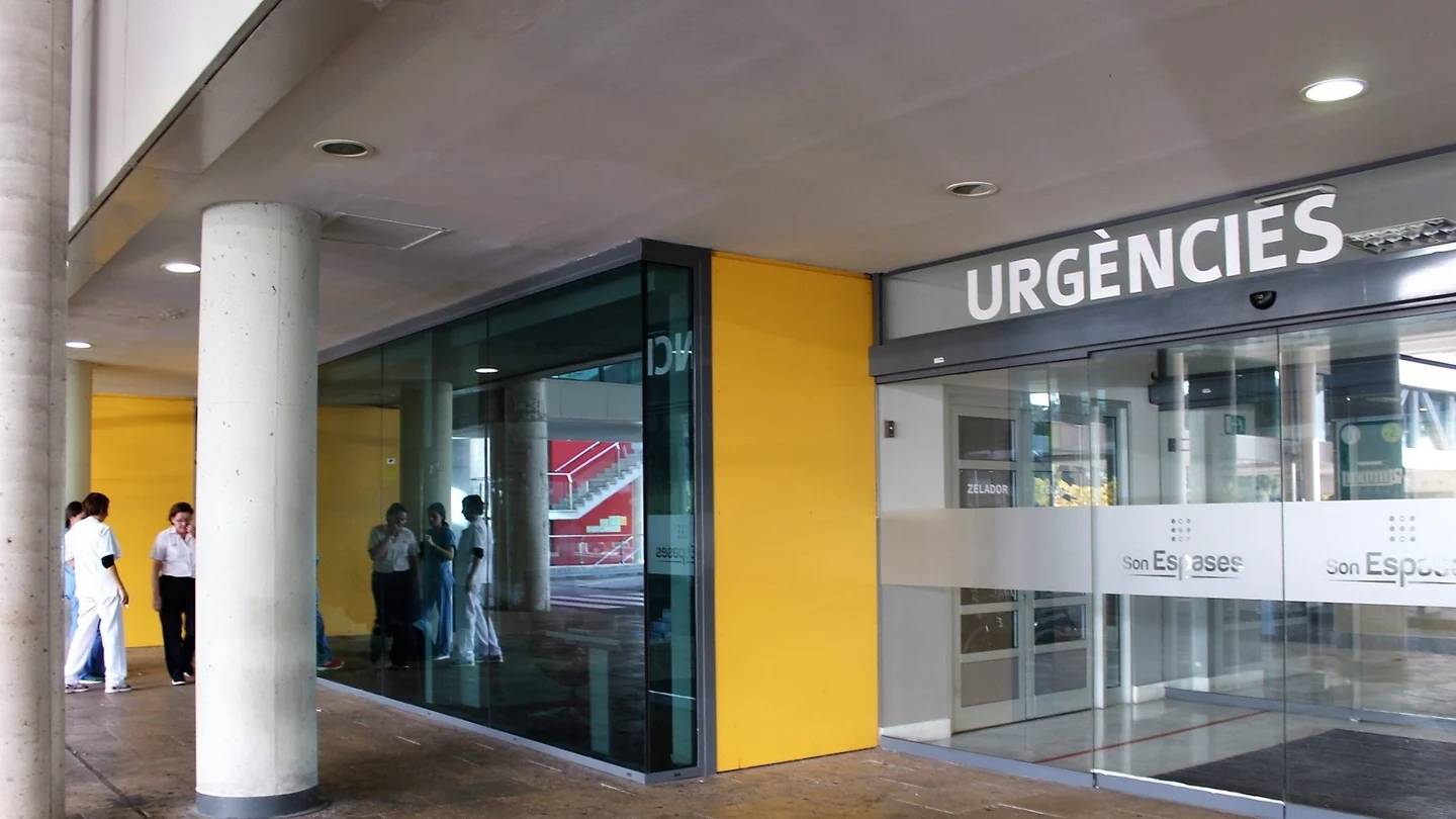 Entrada al servicio de Urgencias en el Hospital Son Espases. Entrada al servicio de Urgencias en el Hospital Son Espases.