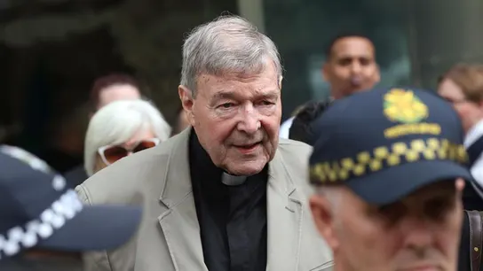 El cardenal australiano George Pell (C) abandona el Tribunal del Condado en Melbourne, Victoria, Australia. El cardenal australiano George Pell (C) abandona el Tribunal del Condado en Melbourne, Victoria, Australia.