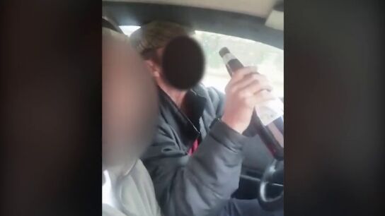 Investigan a dos personas por saltarse el confinamiento y conducir sin cintur&oacute;n, sin seguro y bebiendo alcohol