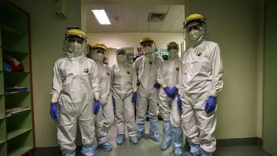 Personal sanitario en un hospital italiano Personal sanitario en un hospital italiano