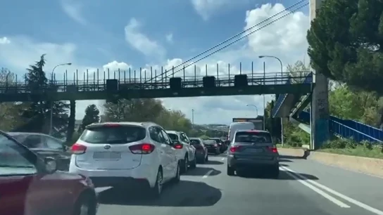 Retenciones en la A-2, A-3, A-5 y A-6 al inicio de la Semana Santa. Retenciones en la A-2, A-3, A-5 y A-6 al inicio de la Semana Santa.